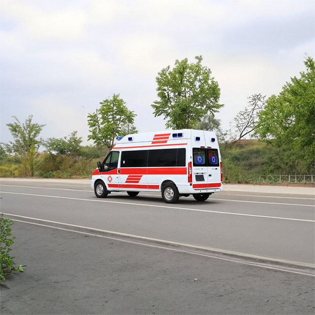 银川私人救护车租赁收费